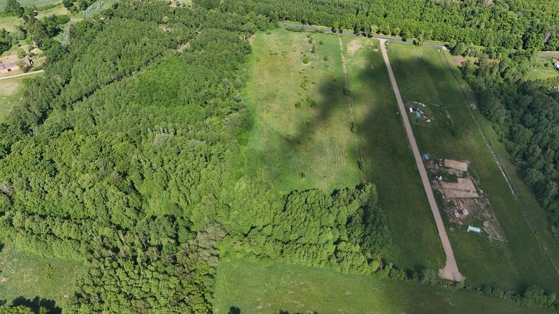 Działka na sprzedaż 1 689 m²: Dziewięć działek budowlanych na polanie wśród lasów w Łęcznie, 4 km od Białogardu