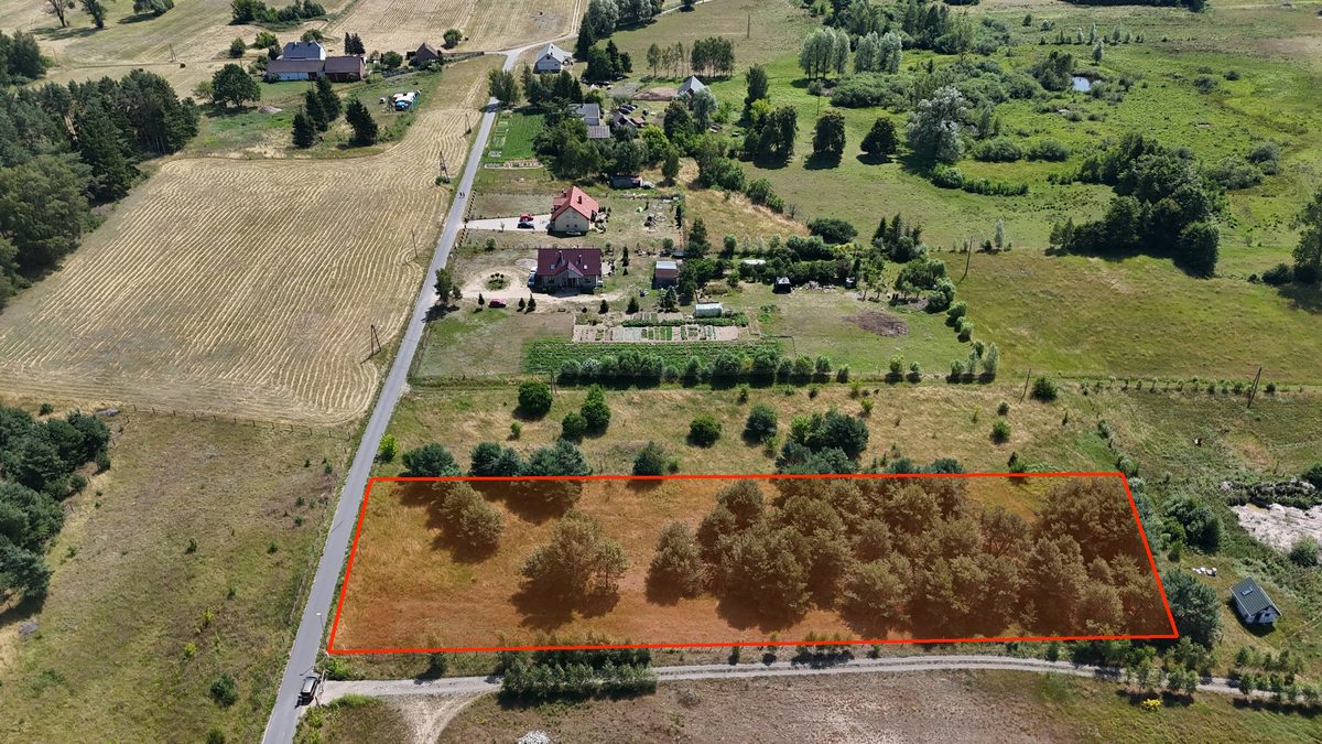 Działka budowlana blisko jeziora w Sierakowie, 7 km od Dobrzan